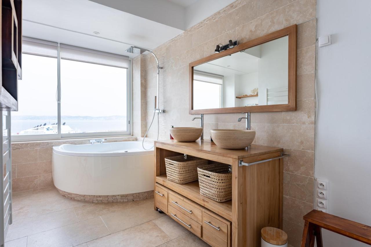 Appartement BLUE BAY - superbe vue sur le Vieux Port à Marseille Extérieur photo